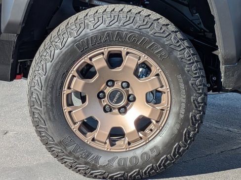 Used 2025 Toyota Tacoma Trailhunter image 13