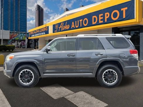 Used 2013 Toyota 4Runner SR5 AWD/4WD image 2