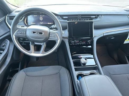 New 2025 Jeep Grand Cherokee Laredo X image 21