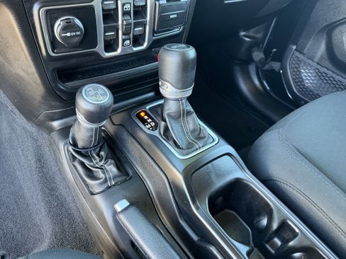 Certified 2020 Jeep Wrangler Unlimited Sahara image 22