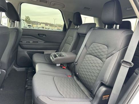 New 2026 Nissan Pathfinder SV image 16