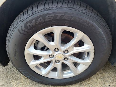 Used 2019 Chevrolet Equinox LT FWD image 17