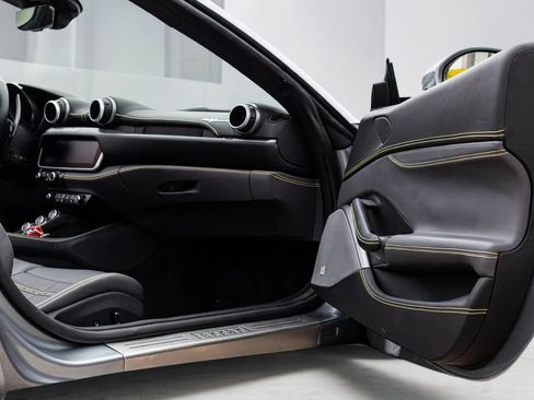 Certified 2022 Ferrari Portofino M RWD image 44