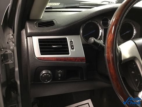 Used 2011 Cadillac Escalade EXT Luxury image 29