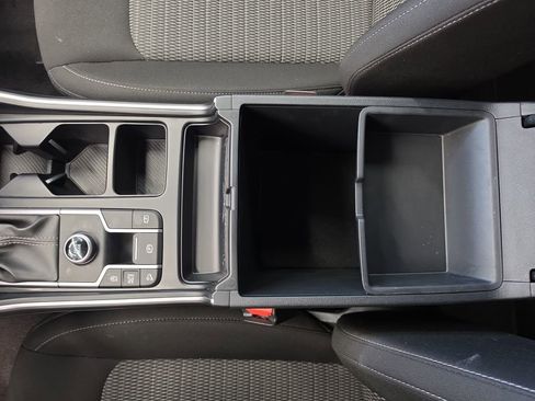 Certified 2025 Kia Sorento LX FWD image 33