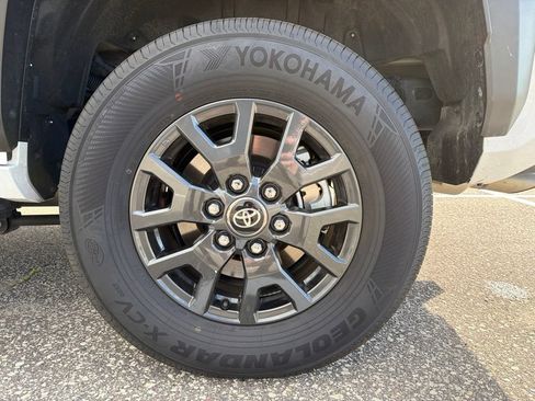 Used 2025 Toyota 4Runner SR5 AWD/4WD image 20