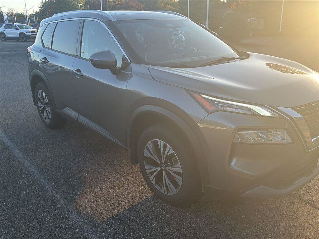 Used 2021 Nissan Rogue SV w/ Premium Package AWD/4WD image 2