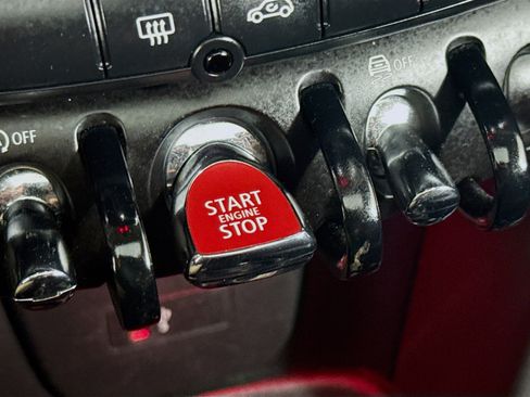 Used 2020 MINI Cooper 4-Door Hardtop image 21