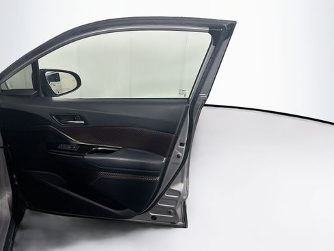 Used 2019 Toyota C-HR Limited image 32