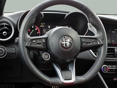 Used 2022 Alfa Romeo Giulia Sprint image 9