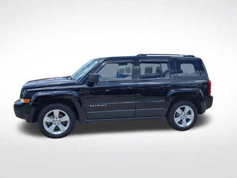 Used 2012 Jeep Patriot Latitude FWD image 2