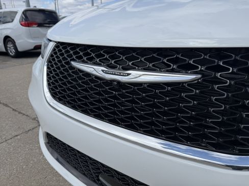 New 2026 Chrysler Pacifica Select image 19