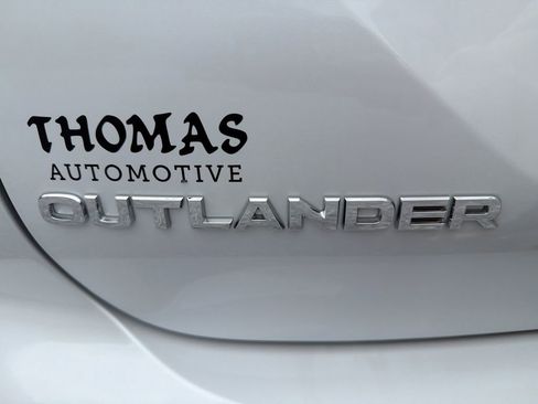 Used 2025 Mitsubishi Outlander SE image 40