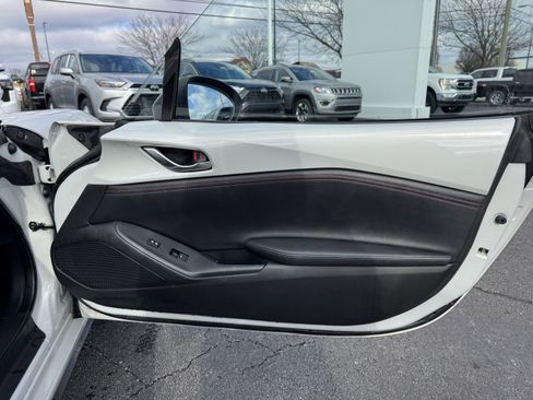 Used 2017 MAZDA MX-5 Miata RF Club image 34