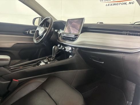 Used 2022 Jeep Compass Limited AWD/4WD image 28