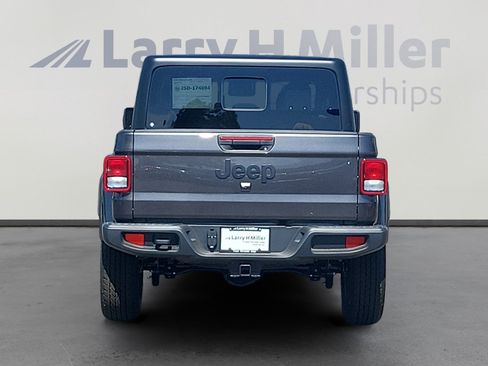 New 2025 Jeep Gladiator Sport image 4