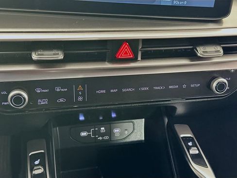 Used 2025 Kia Sorento S image 14