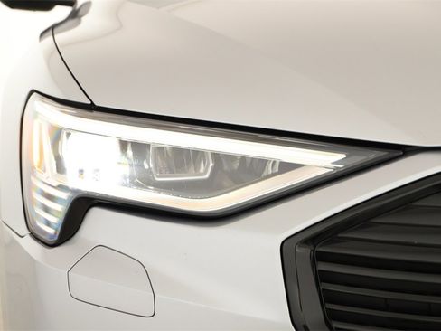 Used 2023 Audi e-tron Premium Plus w/ Premium Plus Package image 34