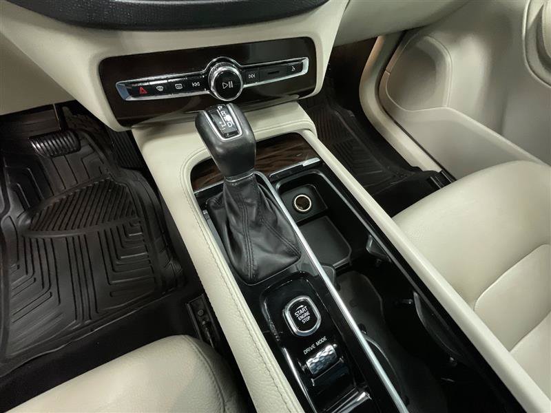 Used 2019 Volvo XC90 T5 Momentum w/ Protection Package Premier FWD image 16