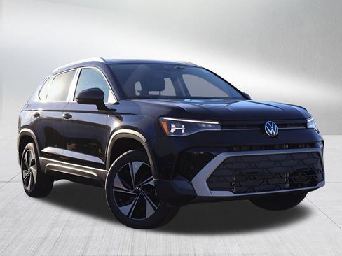 New 2025 Volkswagen Taos SE image 1