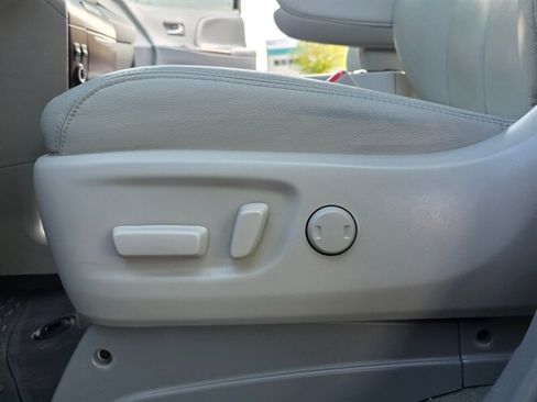 Used 2014 Toyota Sienna XLE image 33