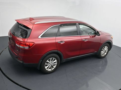 Used 2017 Kia Sorento AWD w/ LX Convenience Package image 16