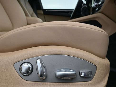 Certified 2026 Porsche Macan AWD/4WD image 15