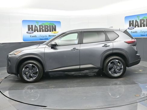 Used 2025 Nissan Rogue SV FWD image 2