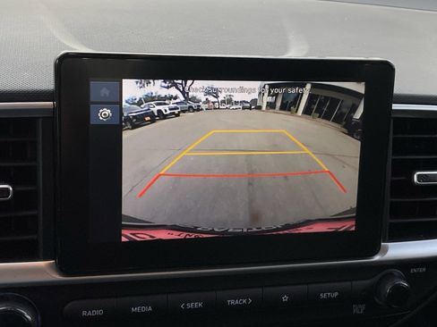 Used 2025 Hyundai Venue SEL image 18