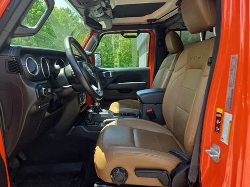 Used 2023 Jeep Wrangler Unlimited Sahara w/ Cold Weather Group AWD/4WD image 17