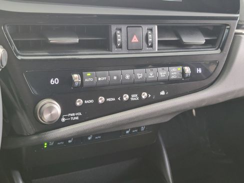 Certified 2025 Lexus ES 300h w/ Premium Package image 25