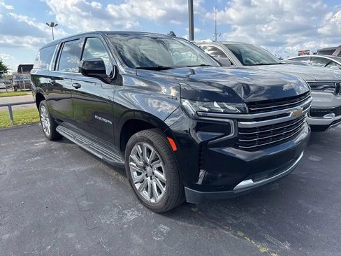 Used 2021 Chevrolet Suburban LT RWD image 4