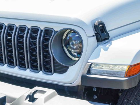 New 2026 Jeep Gladiator Sport AWD/4WD image 8