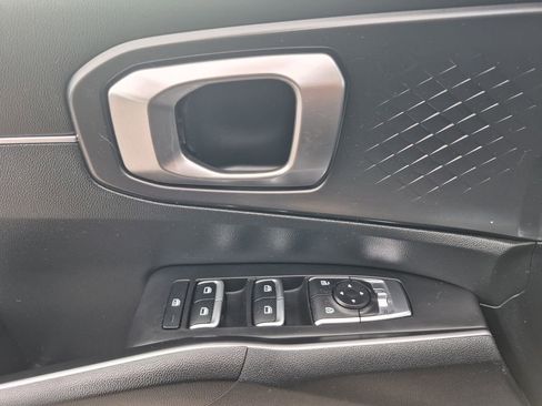 Used 2022 Kia Sorento LX image 8