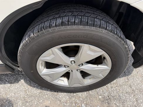 Used 2015 Subaru Forester 2.5i Limited AWD/4WD image 10