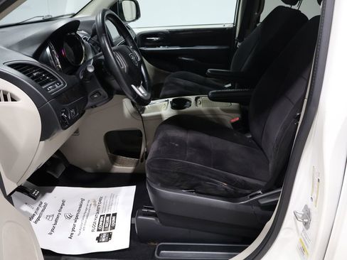 Used 2013 Dodge Grand Caravan SXT w/ UConnect Hands-Free Group image 9
