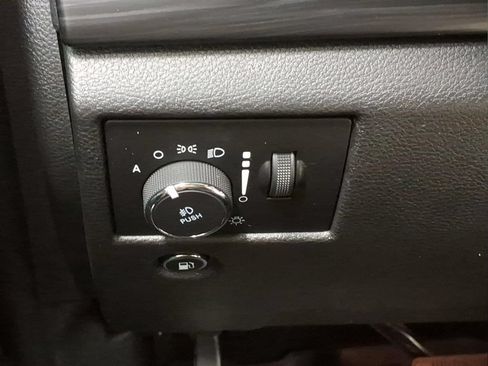 Used 2020 Jeep Grand Cherokee Altitude AWD/4WD image 17