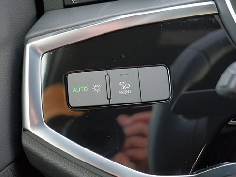 Certified 2025 Audi Q3 2.0T Premium Plus w/ Premium Plus Package image 21