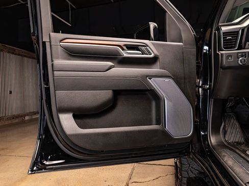 Used 2025 GMC Sierra 3500 Denali w/ Denali Reserve Package image 31