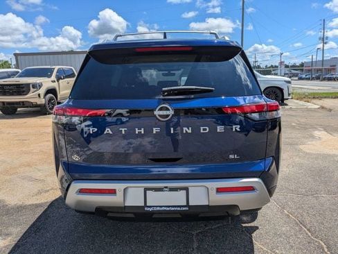 Used 2025 Nissan Pathfinder SL FWD image 5