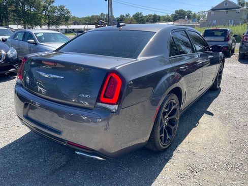 Used 2018 Chrysler 300 S RWD image 5
