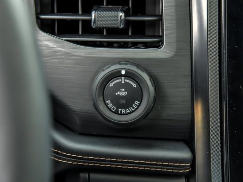 New 2024 Ford Expedition Platinum image 13