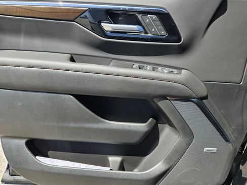 New 2026 Chevrolet Suburban High Country AWD/4WD image 16