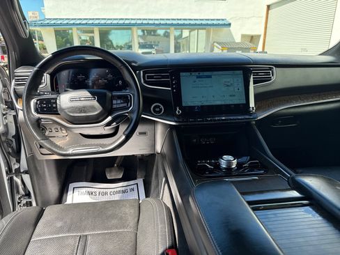 Used 2022 Jeep Grand Wagoneer Series I w/ Flexible Seating Group AWD/4WD image 12