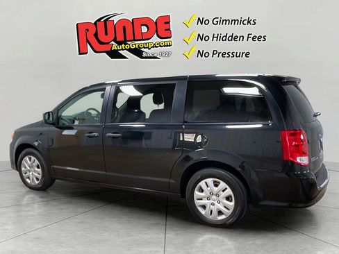 Used 2020 Dodge Grand Caravan SE image 3