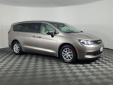 Used 2017 Chrysler Pacifica Touring image 2