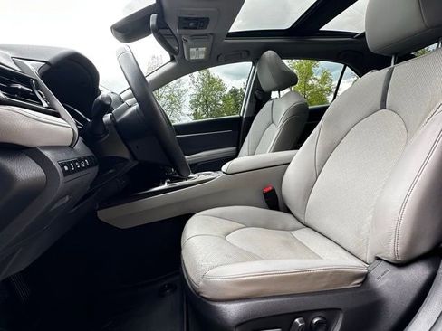 Used 2022 Toyota Camry XLE w/ Navigation Package FWD image 12