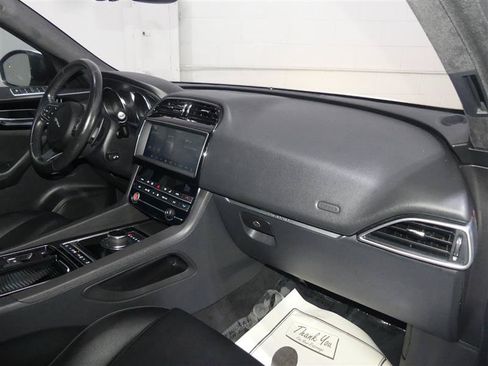 Used 2019 Jaguar F-PACE Premium AWD/4WD image 25
