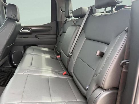 Certified 2025 GMC Sierra 1500 SLT RWD image 21