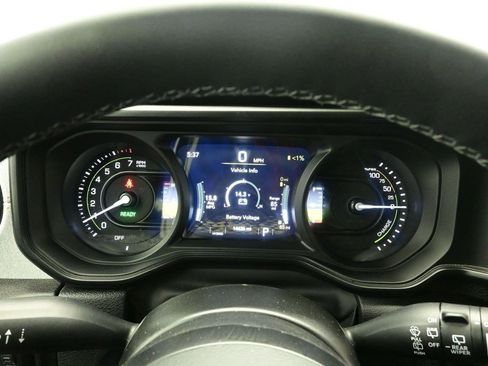 Used 2025 Jeep Wrangler Willys image 16